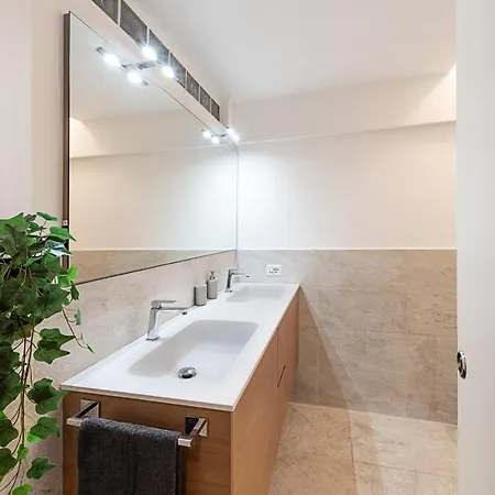 Deluxe 120 Mq , 4 Minuti A Piedi Dai Navigli Apartment Milan