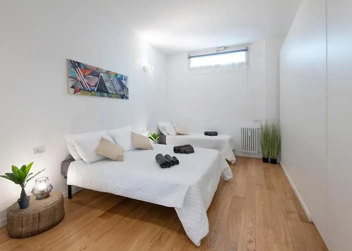 Deluxe 120 Mq , 4 Minuti A Piedi Dai Navigli Daire